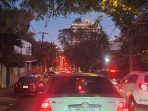 Automovilistas se quejan del lento ingreso al microcentro de Asunción - Nacionales - ABC Color