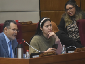 Piden suspender 60 días a legislador Martínez