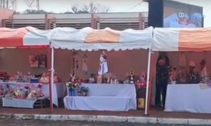 Feria artesanal por el Día de la Amistad llena de color y emociones la explanada de la Municipalidad de Coronel Oviedo - OviedoPress