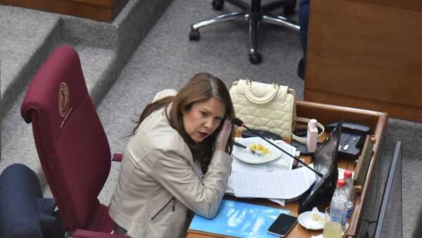 Llevan a debate lujosa fiesta de 15 años: Beto defiende "cumpleaños caté” y Celeste critica la ostentación