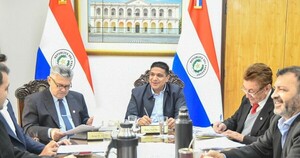 Tras unir a los diputados, Meza cruzó al Senado por pedir créditos para construir un obelisco