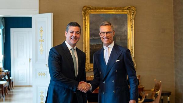 Peña dice que quiere sacar a Paraguay de la pobreza, como Finlandia, tras reunión con presidente