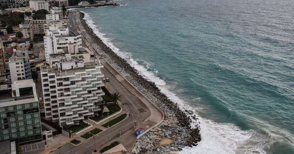 La Nación / Chile evacúa a más de un millón de personas de su costa por alerta de tsunami