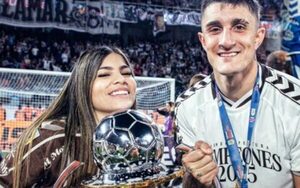 Popular / ¡Una pareja moderna! La maína de Cerro volvió a Argentina, junto a su novio, después de trabajar en la Expo