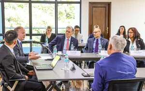 Delegación de congresistas de EE.UU. se reunió con el ministro de Economía - Economía - ABC Color