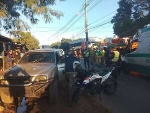 Motociclista fallece tras chocar contra una camioneta en San Antonio - Policiales - ABC Color