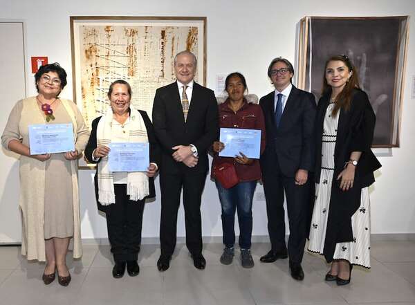 CAF premio a ganadoras de Concurso Creadoras - Sociales - ABC Color