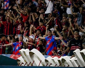 Popular / (VIDEO) ¡"Callejero fino" alentó ayer al Ciclón y ya soltó su pronostico para el clásico!