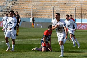 Versus / ¡Festeja renovación con un golazo!