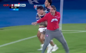 Versus / ¡Pintó el descontrol! El desaforado festejo de Diego Martínez en el gol de Aliseda