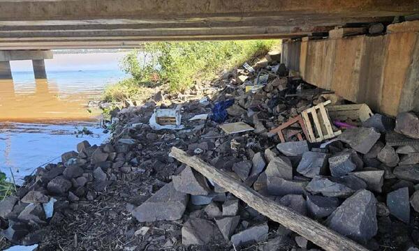 Hallan cadáver de un hombre bajo puente en Encarnación y no descartan homicidio – Prensa 5