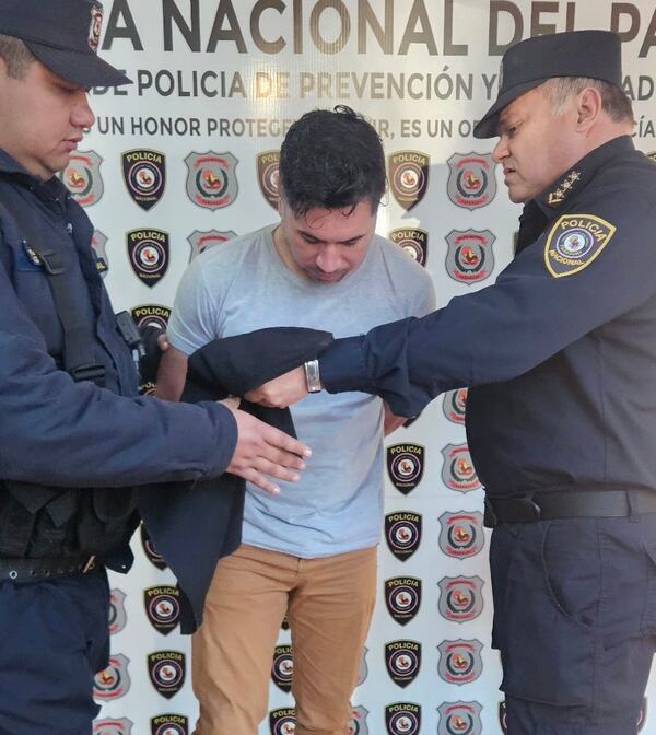 Popular / Otopa ichicape celebrando el Día de la Amistad y amenazó a todos con machete