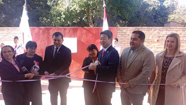 Celebran obras en una escuela caacupeña, donadas por Japón