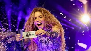 Denuncian a presi de club de fans de Shakira por supuesta estafa