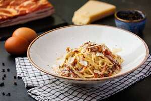 Cómo hacer la Carbonara auténtica: el secreto italiano que no lleva nata - Gastronomía - ABC Color
