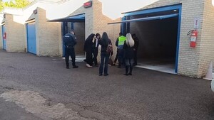 La retuvieron 4 días en un motel por no pagar deuda