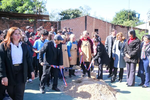 Siguen las paladas iniciales para construcción de cocinas de depósito