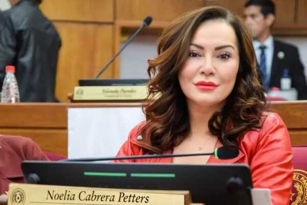 Renuncian “neposobrinos” de Noelia Cabrera tras escándalo en el Senado - Noticiero Paraguay