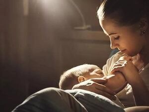 Pecho o biberón: la eterna controversia sobre la alimentación de los bebés  - Ensiestados - ABC Color