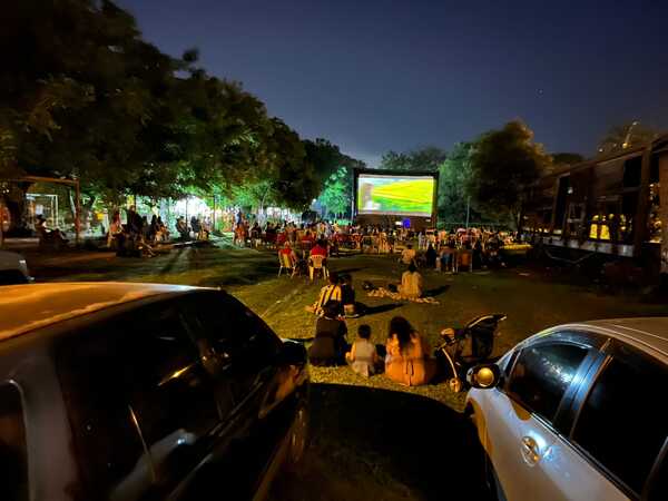 Popular / Cine gratuito, al aire libre, en Cordillera
