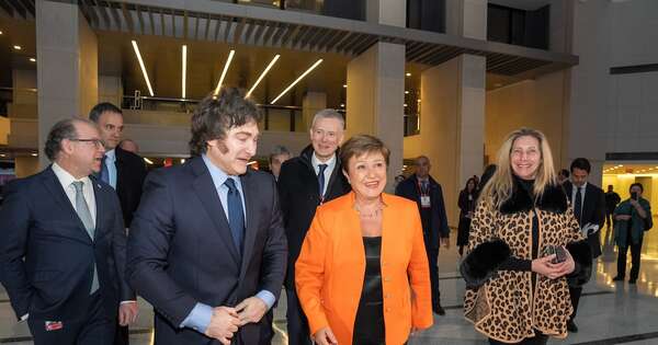 La Nación / El FMI aprueba el desembolso de unos USD 2.000 millones a Argentina