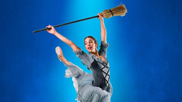 Cenicienta Estreno mundial del Ballet Clásico y Moderno Municipal