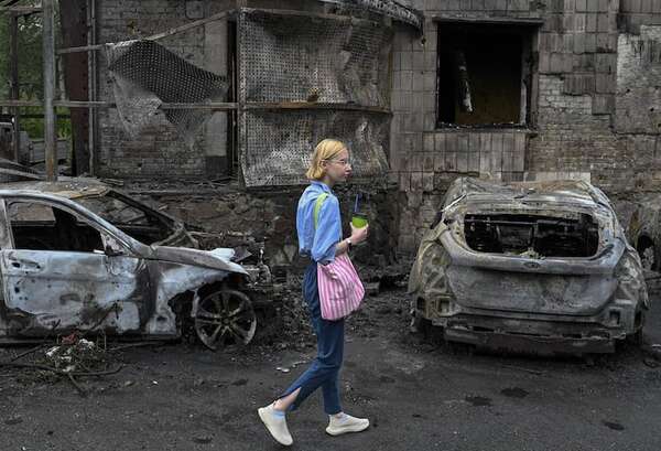 Sube a 31 los muertos en Kiev por el ataque ruso del jueves con drones y misiles - Mundo - ABC Color