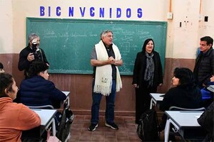 Ministro de Educación acompañó entrega de mobiliarios escolares en Misiones, adquiridos por Itaipú | DIARIO PRIMERA PLANA