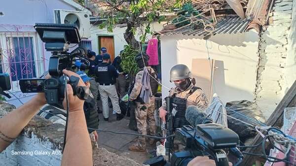 Cae banda que robaba celulares y vaciaba cuentas bancarias: así operaba - Policiales - ABC Color