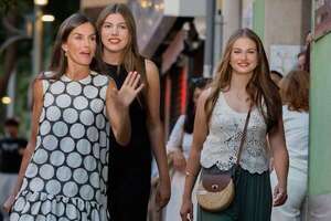 La reina Letizia y sus hijas disfrutan del verano europeo en Mallorca - Gente - ABC Color