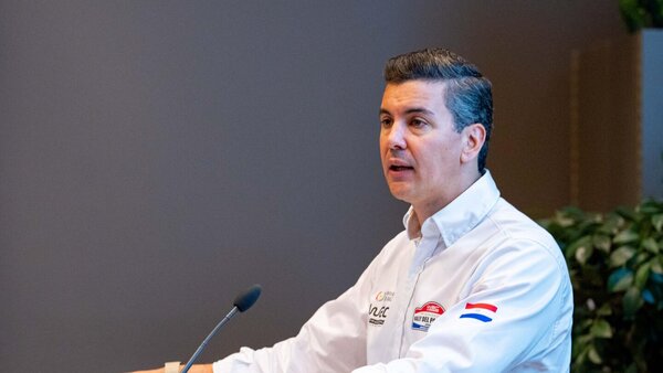 Peña defiende en Finlandia que Paraguay puede ser referente mundial en industria forestal