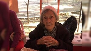 La abuela Rita cautiva con su ternura y sus muñecas de trapo