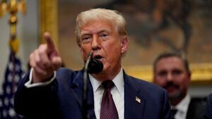 Trump mantiene los aranceles del 25% a M茅xico y da 90 d铆as m谩s para negociar un acuerdo