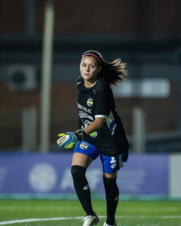 «Comencé siendo lateral derecha y pasé a ser arquera»