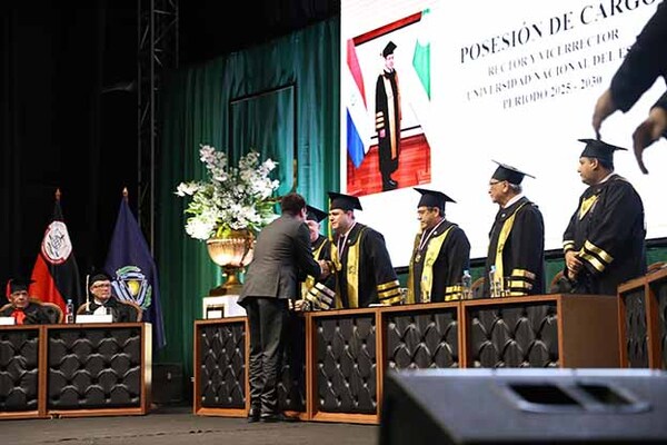 Gobernador destaca rol de la UNE y remarca su compromiso con la educación | DIARIO PRIMERA PLANA