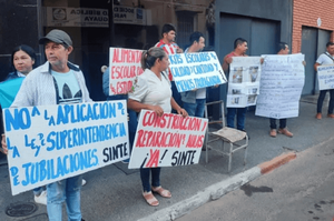 Docentes anuncian paro nacional con movilización en agosto - Noticiero Paraguay