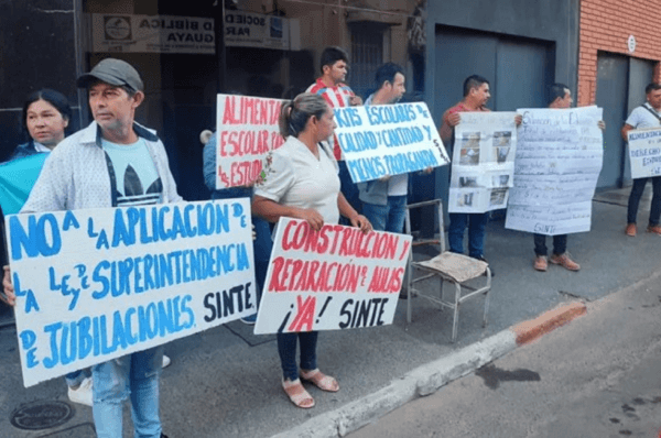 Docentes anuncian paro nacional con movilización en agosto - Noticiero Paraguay