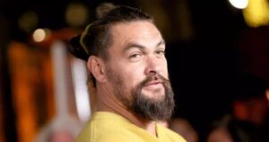 Popular / (VIDEO) ¡Jason Momoa se quita su famosa barba y deja en shock a todos con su nuevo look!