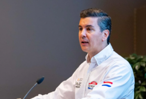 Paraguay tiene el potencial de convertirse en un referente mundial de la industria forestal, según Peña