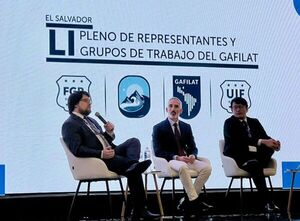 Representante de la CSJ disertó sobre investigaciones financieras paralelas y recuperación de activos en El Salvador