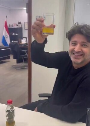 Popular / ¡Embajador de Israel le dio a los siete tragos del carrulim!