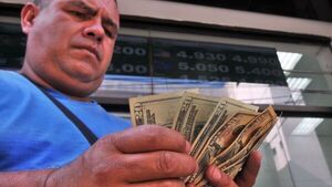 El dólar se depreció un 4,5% frente al guaraní a julio, señala consultora