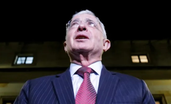 Colombia: Condenan a 12 años de prisión al expresidente Álvaro Uribe