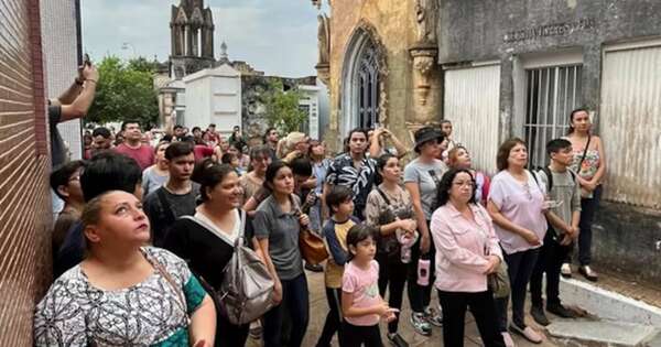 La Nación / Necroturismo, esta tarde, en la Recoleta