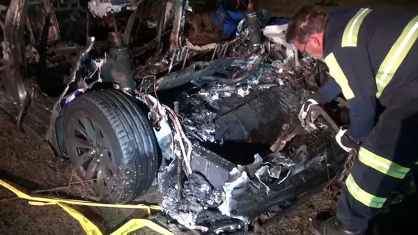 Ordenan a Tesla pagar USD 329 millones por accidente fatal con su autopiloto