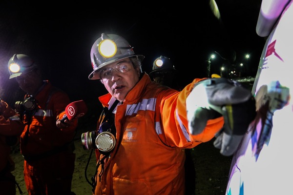 Un minero murió y buscan a cinco desaparecidos tras derrumbe de mina en Chile
