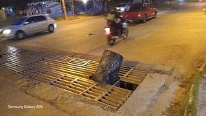 Señalización improvisada: un tambor para evitar accidentes en Molas López  - Nacionales - ABC Color