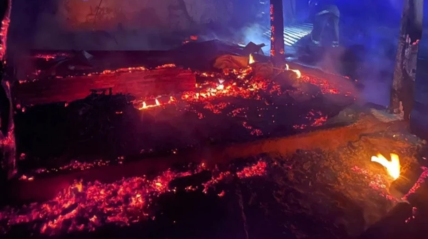 Incendio destruye por completo una vivienda en Horqueta