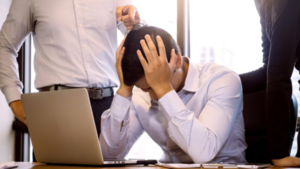La crítica destructiva: “una de las características principales del maltrato laboral”
