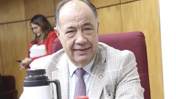 Supuesta hija okára exige que un senador la reconozca como su "sangre"